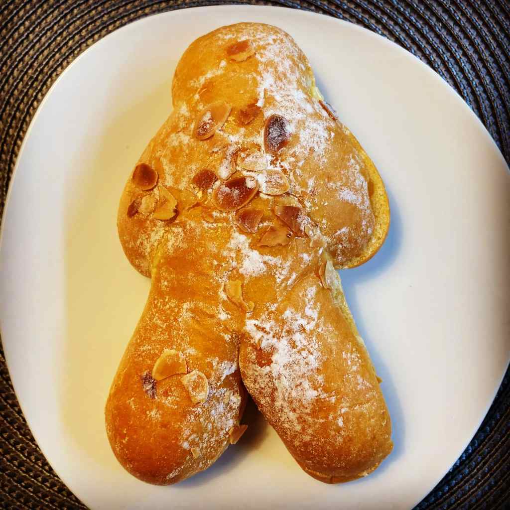 Mannala / mannele alsacien, brioche en forme de bonhomme que l'on déguste à la Saint Nicolas - Polyglottes.org - Tous droits réservés 
