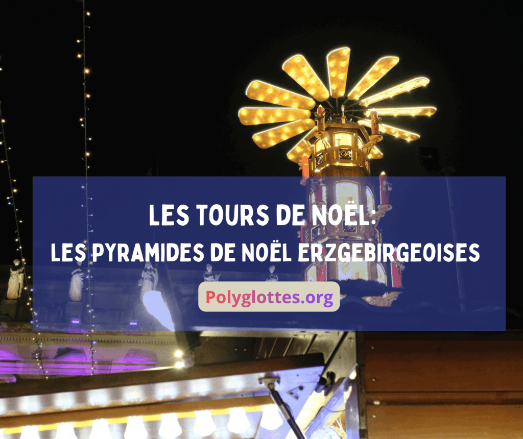 Image d'une pyramide de Noël illuminée avec des figurines, située dans un marché de Noël, au milieu de décorations lumineuses.